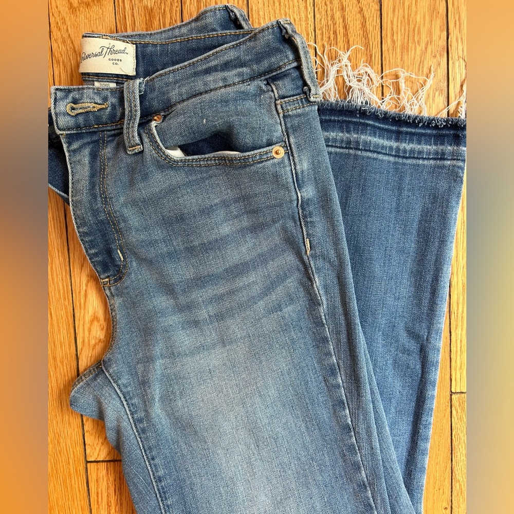 Women’s high rise slim straight jeans in medium wash 2S 26